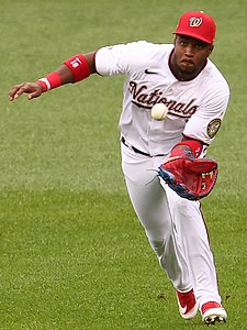 Victor Robles (50390759357) (rognée) .jpg