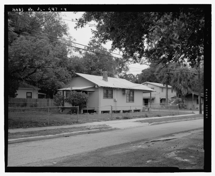 File:View of east side and south rear, facing northwest - 800 Randall Street (House), 800 Randall Street, Orlando, Orange County, FL HABS FL-547-4.tif