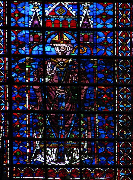 File:Vitrail Evêque Cathédrale de Reims 100208 1.jpg