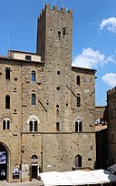 Volterra, palazzo pretorio 04 torre del porcellino 02.JPG
