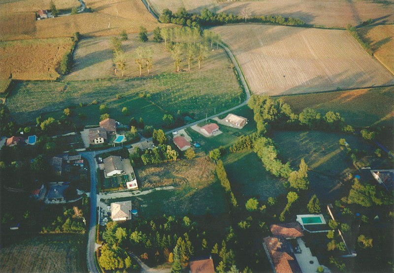 File:Vue Gambys depuis ULM - Saint-Cyr-sur-Menthon.jpg