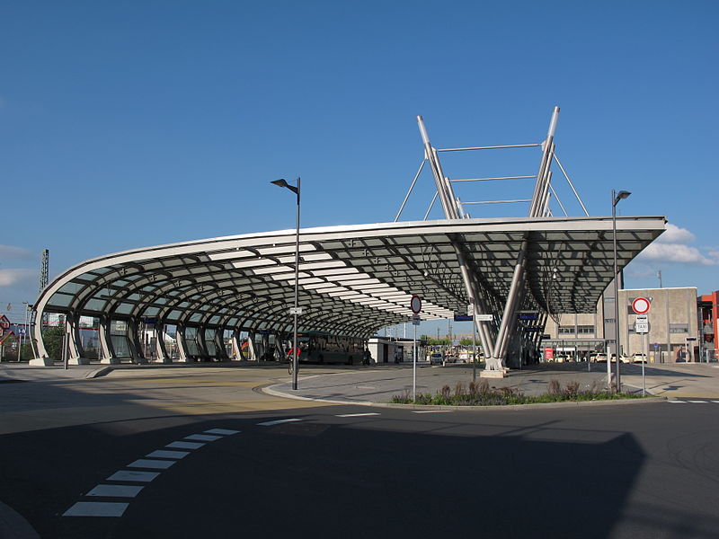 File:Wetzlar Busbahnhof01 2013-05-18.jpg