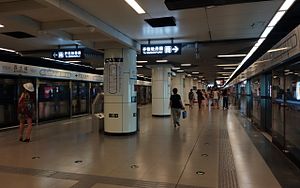 XITUCHENG Station platformasi 20130813.jpg