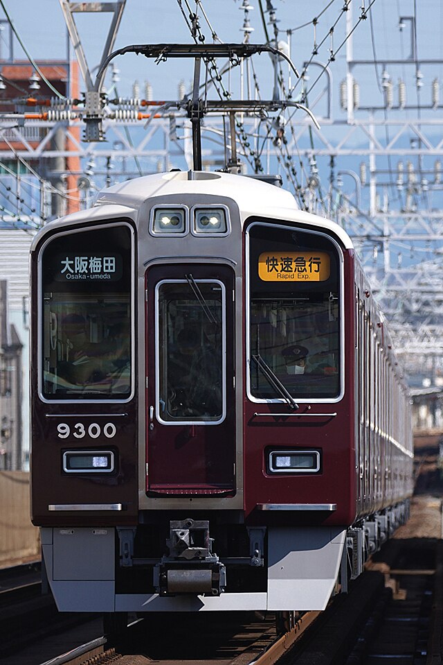 File:阪急9300系電車.jpg - Wikimedia Commons