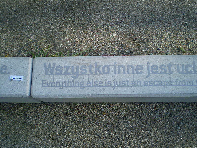 File:Ścieżka Ryszarda Kapuścińskiego stacja 5 004.jpg