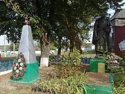 Братська могила радянських воїнів поховано 49 воїнів (с.Ятрань)!.jpg