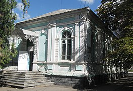 Народний дім (м. Гуляйполе, вул. Шевченка). Наразі в цьому приміщенні розміщена бібліотека.