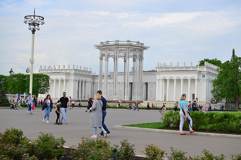 File:Территория ВДНХ в Москве. Фото 34.jpg