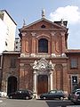 Portico di ingresso all'ex convento di Santa Margherita a sinistra della facciata della chiesa di San Maurizio in Monza che prospetta sulla piazzetta di Santa Margherita