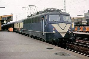 DB-Baureihe 110 im Versuchswarnanstrich 1980 in Essen