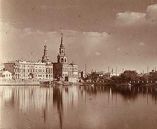 Екатерининский собор и дом Севастьянова на фоне пруда