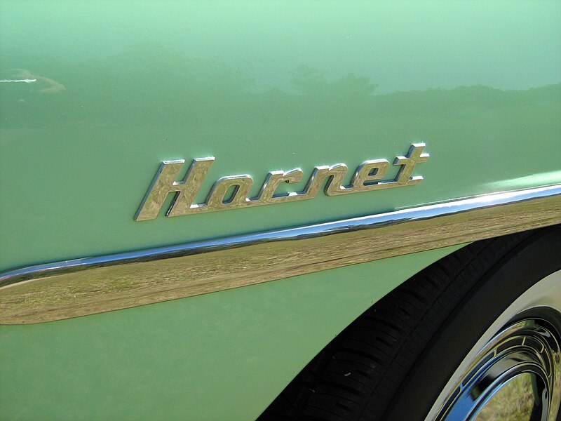 File:1954 Hudson Hornet Twin H sedan green c2.jpg