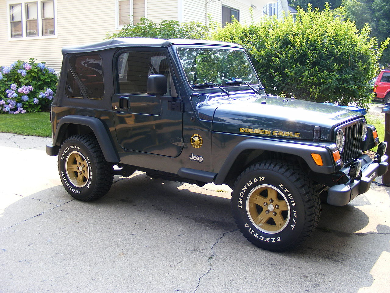 File:2006 Jeep Golden  - Wikimedia Commons