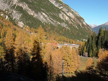 Northbound Glacier-Express on Albula viaduct III Nordwärts fahrender Glacier-Express auf dem Albula-Viadukt III