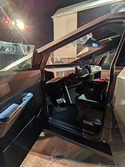 Tesla cybertruck в москве. Tesla CYBERTRUCK. Тесла КИБЕРТРАК салон. Тесла кибератак салон. Tesla CYBERTRUCK электромобиль.