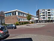 Politiebureau op 16 (links) en Kleine verfdoos (rechts) (april 2021)