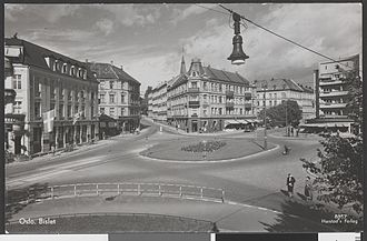 Roundabout outside of Bislett Stadium between 1940 and 1945. 8857. Oslo. Bislet - no-nb digifoto 20140801 00005 bldsa PK01924.jpg