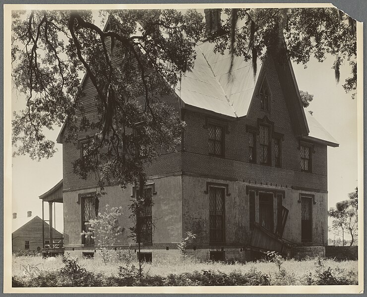 File:Abandoned mansion of the owner of a large sugarcane plantation, Plaquemines Parish, Louisiana 1935.jpg