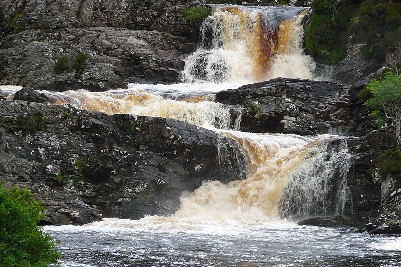 File:After rainfall lots of coloured waterfalls in a majestic landscape at Skye Scotland 2008 - panoramio.jpg