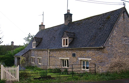 Almshouses in Coln St Aldwyns - geograph.org.uk - 1898274