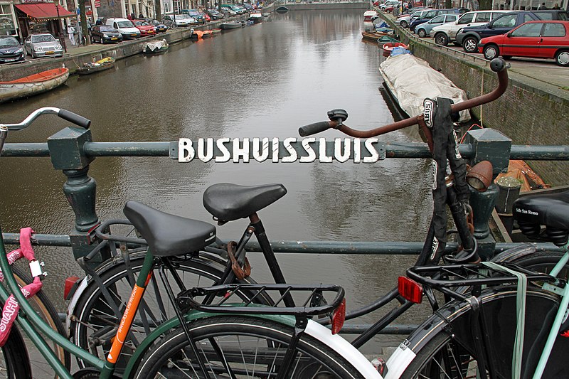 File:Amsterdam-654-Kloveniersburgwal-Bushuissluis-2011-gje.jpg