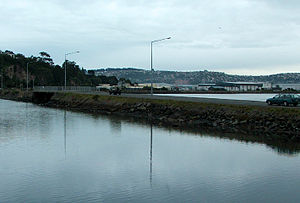 Causeway di mulut Andersons Bay Inlet