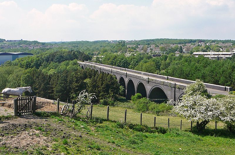 File:Another viaduct, another horse ... (4636546710).jpg