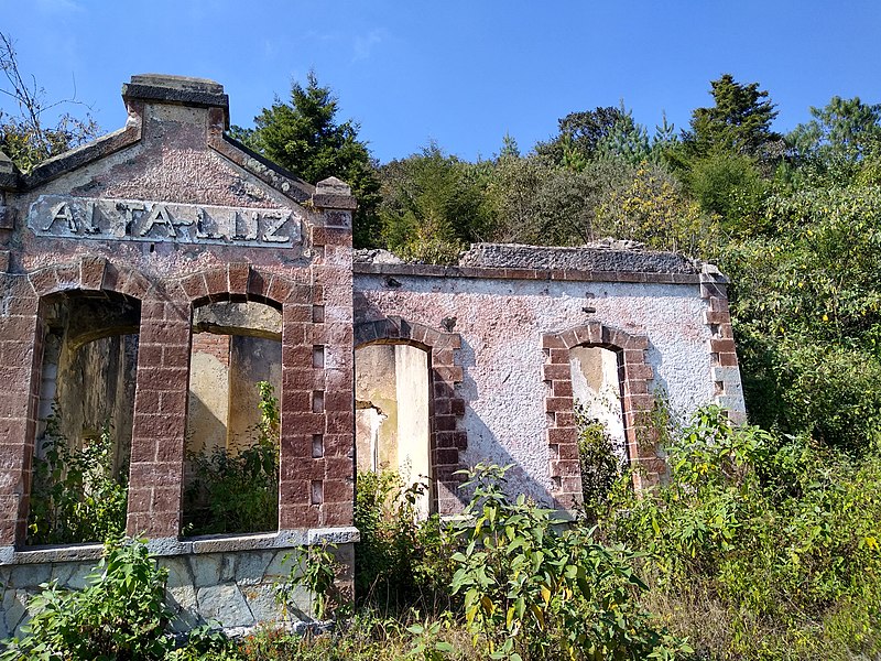 File:Antiguo edificio del ferrocarril en Cumbres de Maltrata, Veracruz 07.jpg