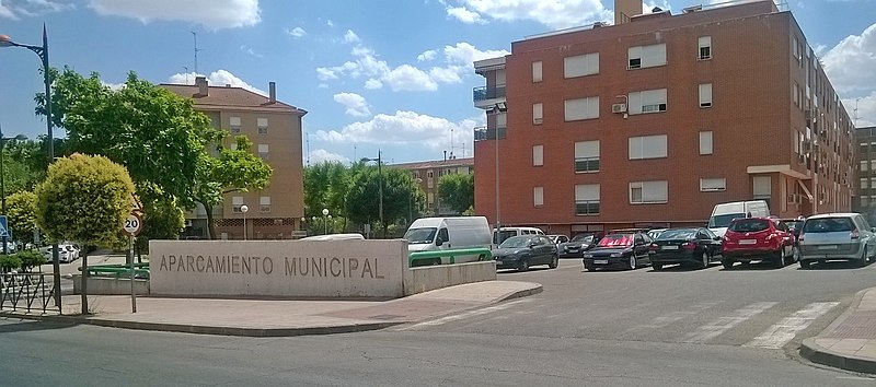 File:Aparcamiento Municipal (Parla) (2).jpg