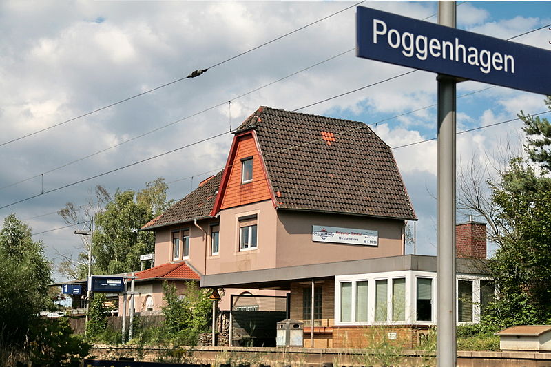 File:Bahnhof Poggenhagen IMG 1865.jpg