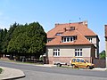 Čeština: Škola v Bechlíně. English: The school in Bechlín.