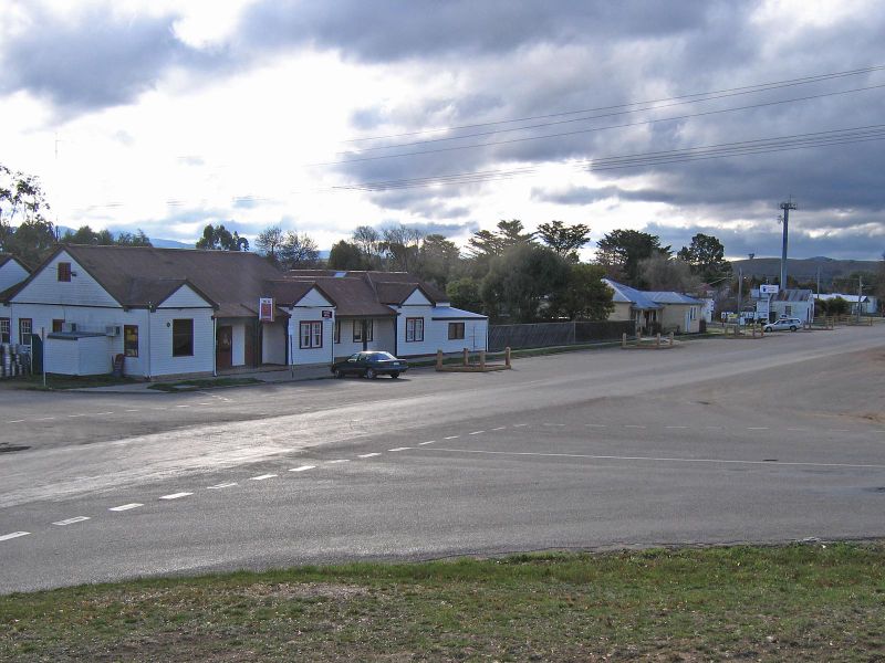 File:Benambra-Pub&MainStreet.jpg