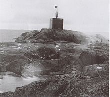 Предыдущий опознавательный знак на острове, снесённый в 1906 г.