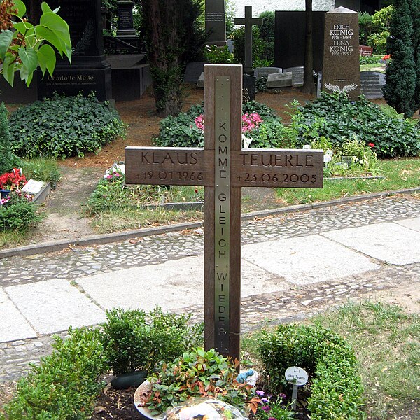 File:Berlin alter friedhof kommewieder.JPG