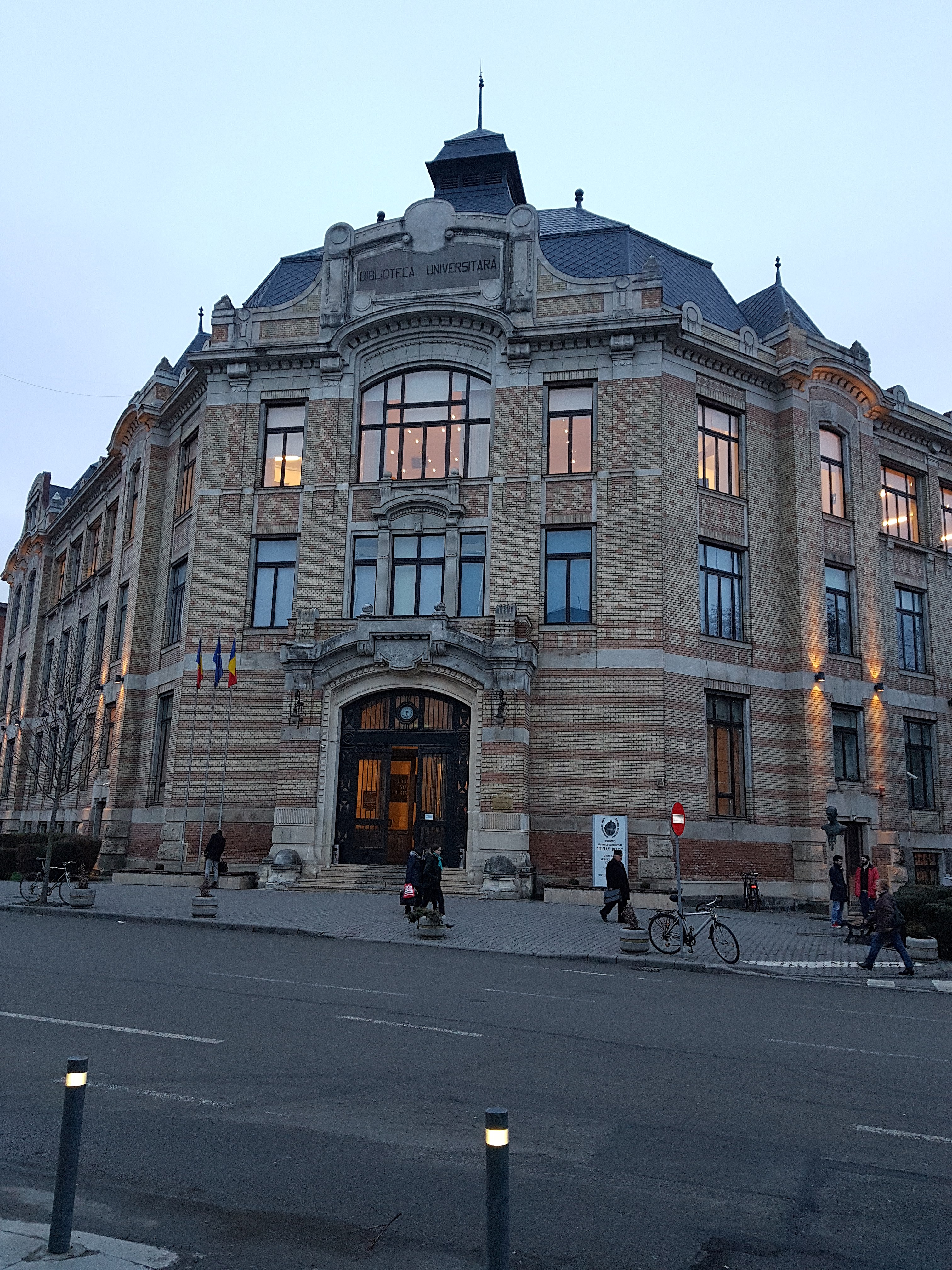 File:Biblioteca Centrala Universitara-CJ-II-m-B-07296.jpg - Wikimedia  Commons