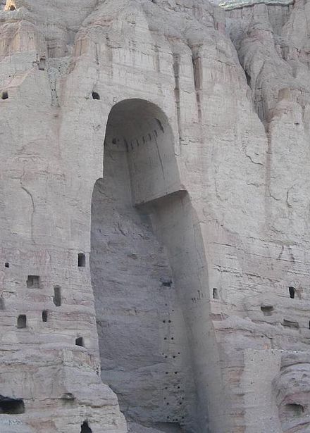 Forat a la roca on es trobava un dels Budes de Bamian abans de la seva destrucció pels talibans