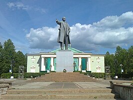 Boksitogorsk Lenin Square.jpg
