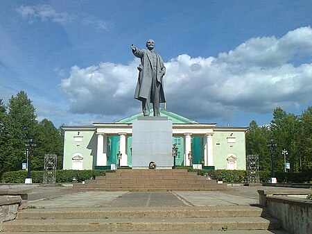 Boksitogorsk Lenin Square.jpg