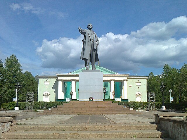 Бокситогорск. Бокситогорск памятник Ленину. Бокситогорск площадь Ленина. Г Бокситогорск Ленинградской области. Город Бокситогорск Ленинградская.