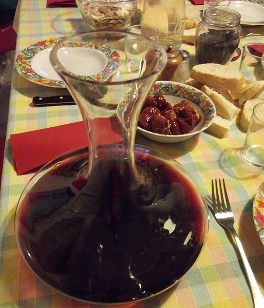 File:Bramaterra 2007 scaraffato in decanter.jpg