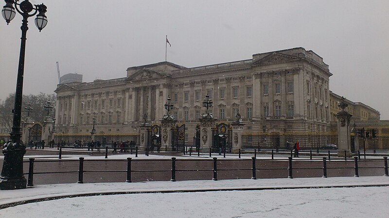 File:Buckingham palace nieve.JPG