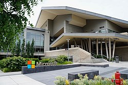 Building 92 of Microsoft Redmond Campus - panoramio.jpg