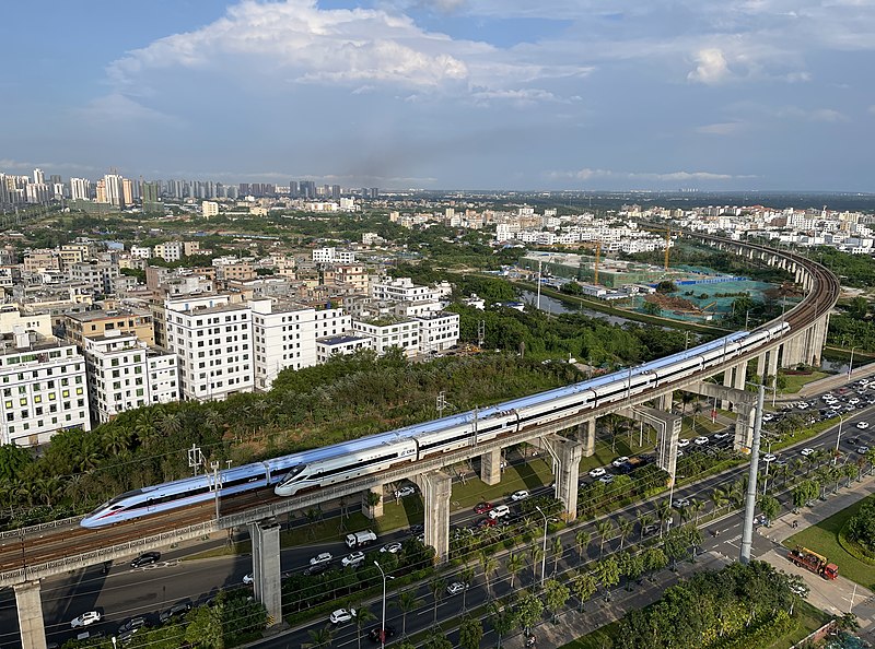 File:CCR300AF行驶在海南东环铁路上，外环方向.jpg