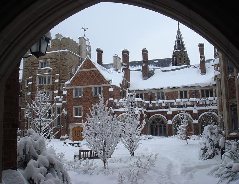 File:Calhoun College 2011. JPM.jpg