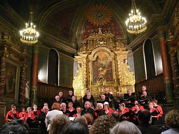 Chorale basque à l'intérieur de l'église de Cambo.