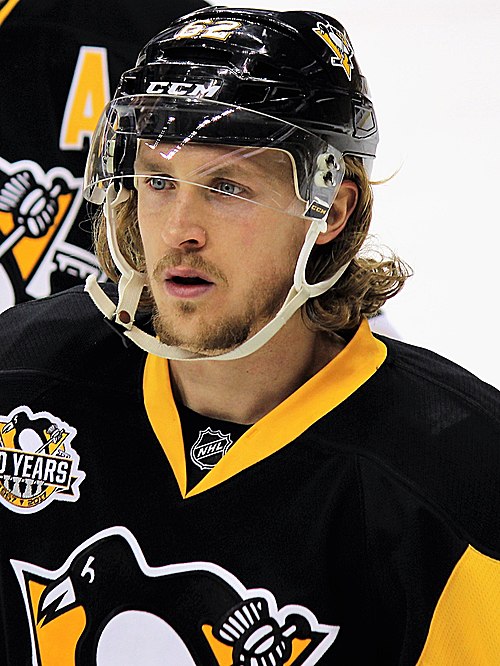 Hagelin with the Pittsburgh Penguins during the 2017 Stanley Cup playoffs