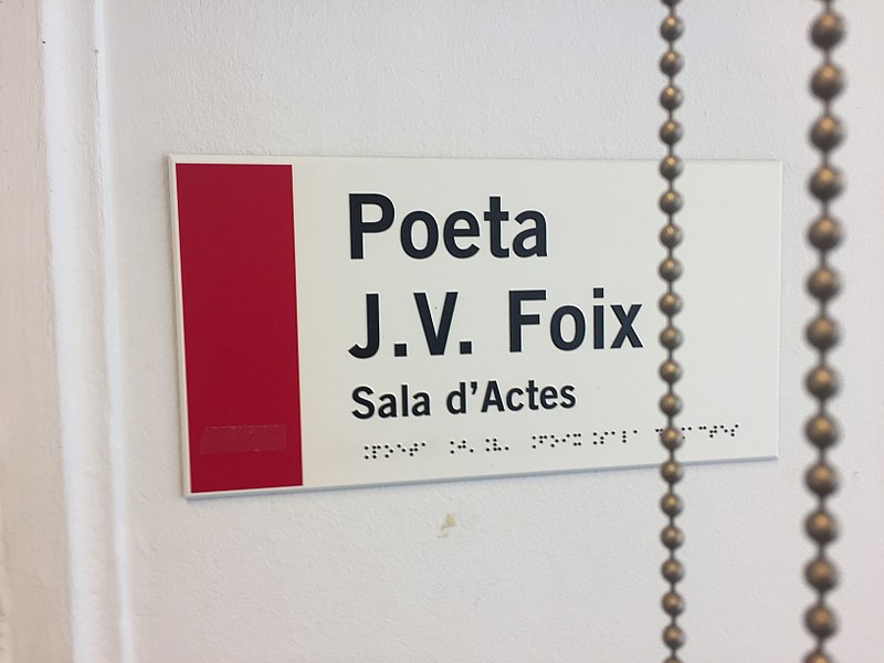 File:Cartel·la de la Sala Poeta JV Foix a Casa Orlandai.jpg