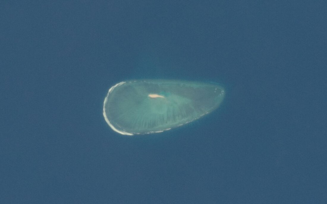 File:Cartier Island ISS029.JPG