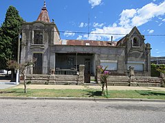 Casa antigua, de Tomi Duffy, frente a la estación de tren