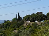 Ermita de Sant Ramon Nonat vista a través d'una finestra de